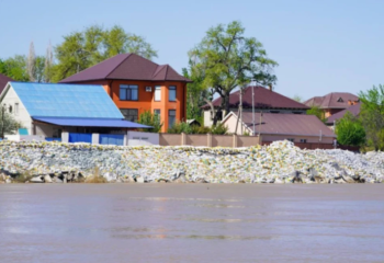 Су тасқынынан зардап шеккен 717 отбасына жаңа үй мен пәтер берілді