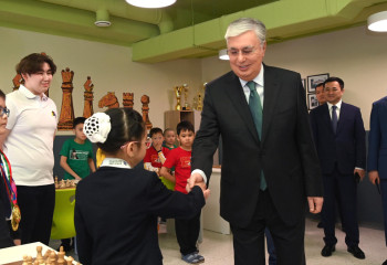 Токаев посетил спортивный центр в Астане