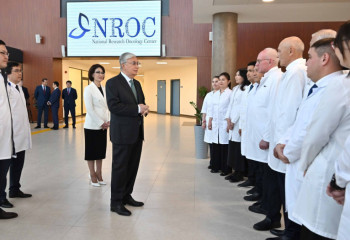 Мемлекет басшысы Ұлттық ғылыми онкология орталығының жаңа корпусын аралап көрді