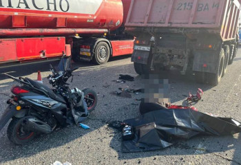 Павлодарда скутер мінген екі оқушы жүк көлігіне соғысып, мерт болды