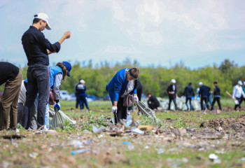 «Таза Қазақстан»: 12 тысяч активистов партии «AMANAT» приступили к уборке территорий от мусора