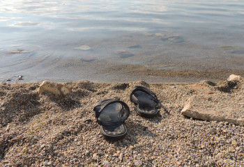 Не рассчитали сил: в Актау двух мужчин успели спасти из водоканала