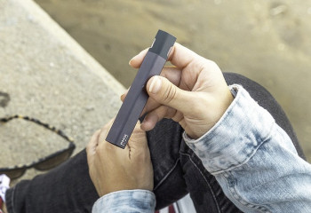 Енді мектептерге вейп алып кіруге тыйым салынады