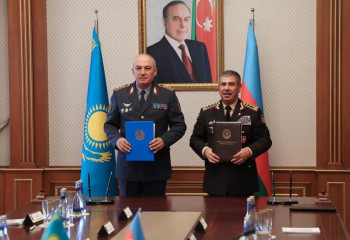 Министры обороны Казахстана и Азербайджана подписали соглашение в сфере военного сотрудничества