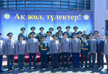 Ұлттық қорғаныс университетінде офицерлердің салтанатты шығарылымы өтті