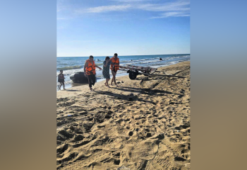 Женщина едва не утонула в Каспийском море