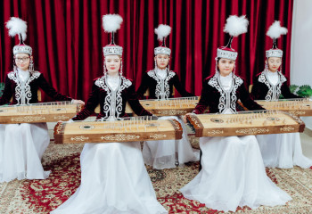 Ученики спецшколы-интерната в области Абай в совершенстве овладели игрой на национальных инструментах