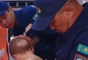 8-месячного младенца спасли атырауские пожарные