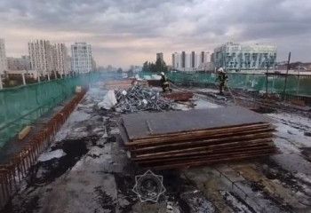 Астанада өрт сөндірушілер ЛРТ-дағы қызыл жалынды сөндіріп жатыр