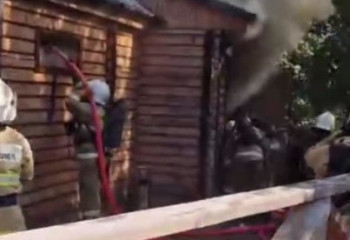 Пожарные Алматы спасли от огня элитный банный комплекс