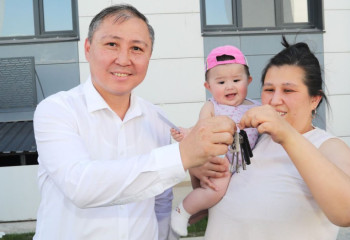 Ключи от квартир вручили 86 очередникам в Алматы