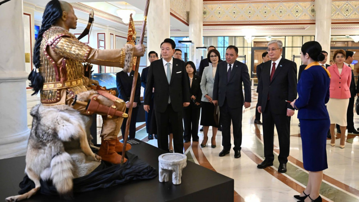 Historical gold artifacts presented to Heads of Kazakhstan and Korea