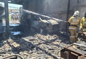 В Туркестанской области спасатели ликвидировали пожар на СТО