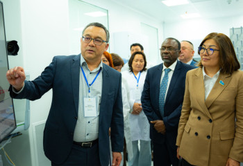 NU әлеуетін сақтау және күшейту: Депутаттар университеттің зерттеу орталықтарымен танысты