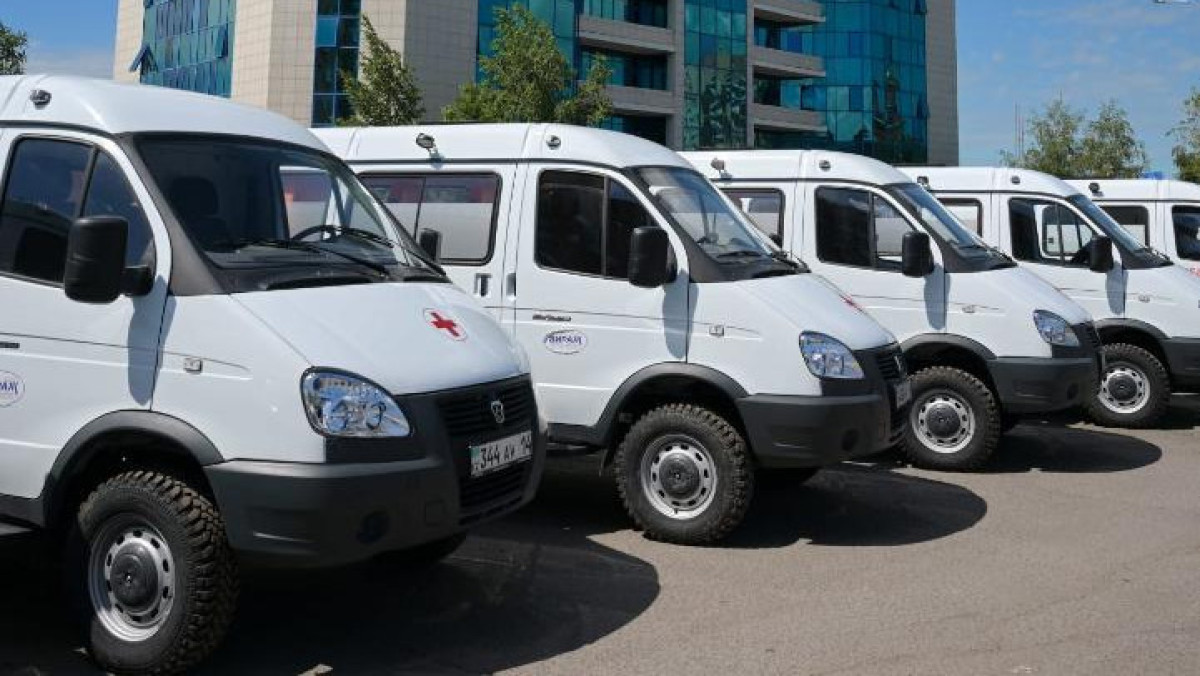 39 авто скорой помощи подарили сельским больницам и поликлиникам Павлодарской области