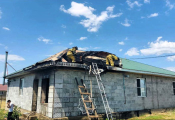 Сильный пожар в жилом доме ликвидировали огнеборцы в Актюбинской области