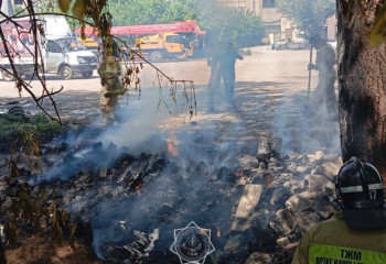 Загоревшийся собранный мусор потушили в Астане