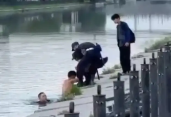 Астанада өзара бәстескен жасөспірімдердің бірі суға батып кете жаздады