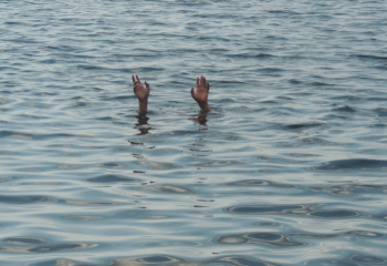 Павлодарда көпір жанында жас жігіт суға батып кетті