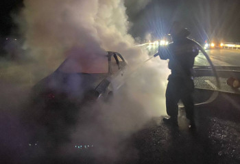 Пламя охватило авто на трассе в Акмолинской области