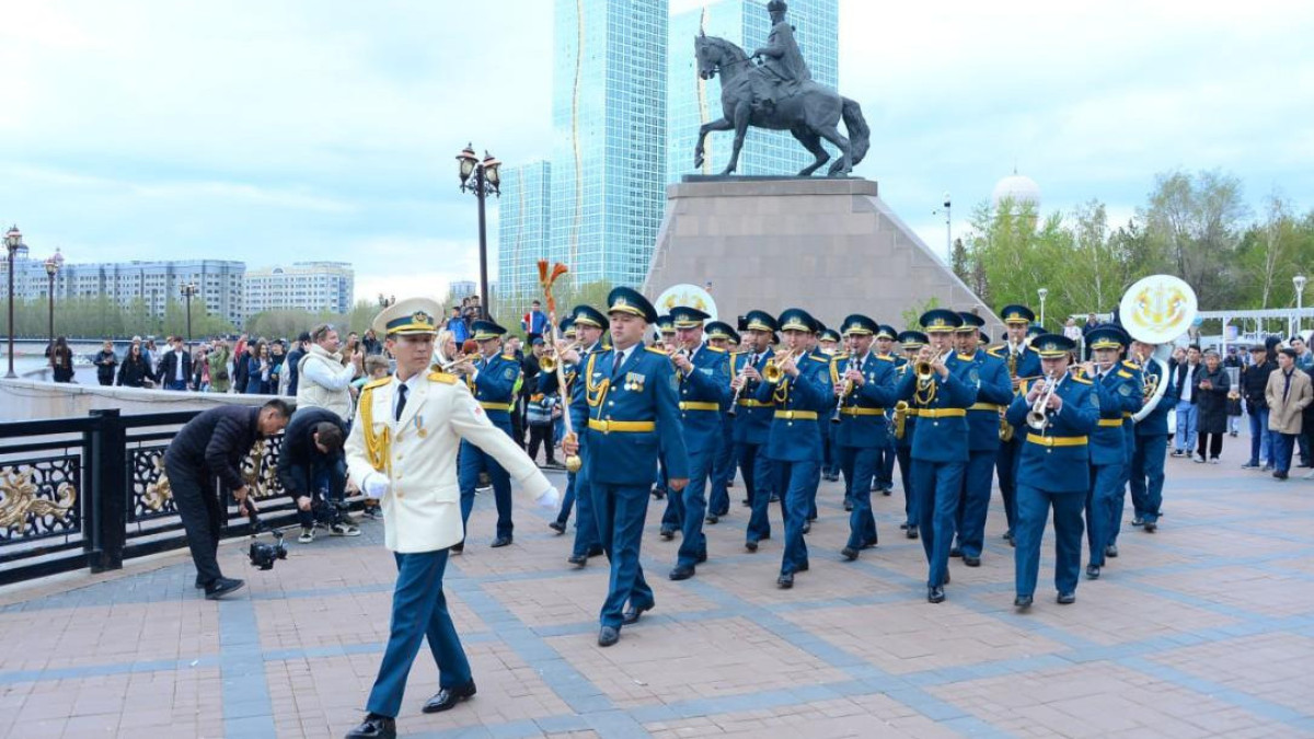 Военно-патриотический концерт прошел на набережной реки Есиль