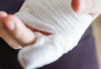 СҚО-да жұмысшының саусағы жұлынып кетті