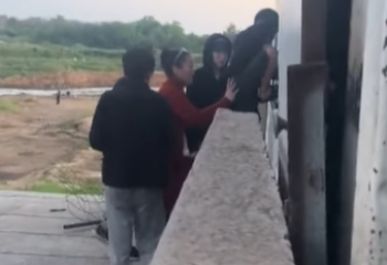 Родители приводят детей в опасное место в Астане: видео возмутило казахстанцев