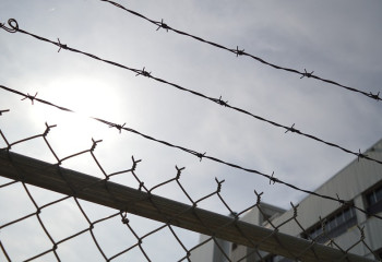 Алаяқтық жасады деген күдікпен түрме бастығы ұсталды