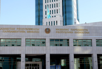 Депутаты просят премьер-министра рассмотреть проблемы внедрения контрольных приборов учета нефтепродуктов в РК