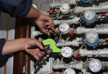 Алматыда жылу жүйесіне қарыз борышкерлердің пәтеріндегі ыстық суы өшіріледі