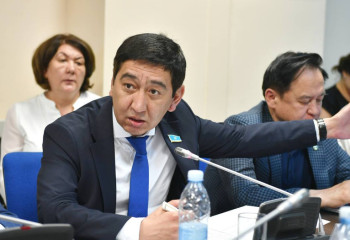 Мектептегі жөндеу жұмысына мұғалімдер мен ата-аналардан ақша жиналған - Ринат Зайытов