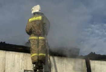 БҚО-да дүкендердің бірі отқа оранды