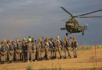 Солдат едва не погиб во время первого прыжка с парашютом