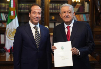 Посол Казахстана вручил верительные грамоты Президенту Мексики