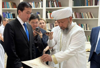 На выставке «Рукопись — наследие веков» показали итоги работы по выявлению и изучению древнего наследия