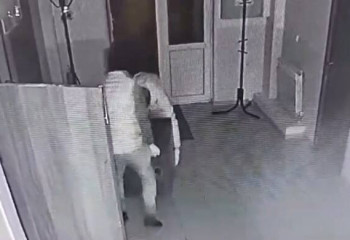 Воры с трудом вытащили тяжелый сейф бухгалтера предприятия, а там оказалось 500 тысяч тенге