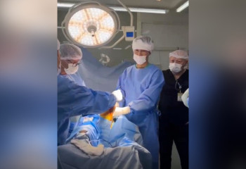 Ювелирная работа: совместная операция зарубежных и местных врачей спасла казахстанку от инвалидности