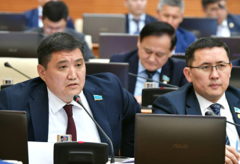 Бақытжан Базарбек екі әкімді қылмыстық жауапкершілікке тартуды талап етеді