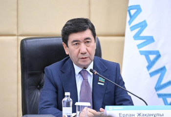 «AMANAT» фракциясы партияның сайлауалды бағдарламасы бойынша Үкімет есебін тыңдады