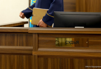 Трансвеститтер шоуына барған қызылордалық екі мұғалім сотта жеңіліп қалды