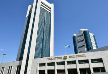 Парламент каникулға кетті