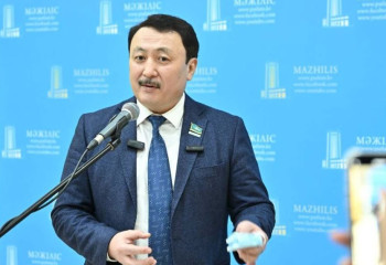 Домбыраны ұшаққа алып кіруге қашан рұқсат етіледі? Аманжол Әлтай жауап берді