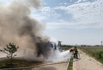 Шымкентте жеңіл көлік отқа оранды