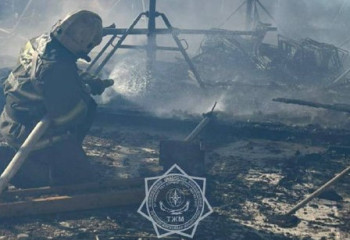 Строящееся здание загорелось в Караганде