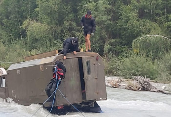 30 туристов не смогли выбраться самостоятельно из водопада Бурхан Булак