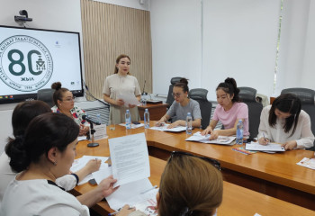 По 10 кредитов оформляют на себя алматинцы. Эксперты рассказали, как им выбраться из долговой ямы