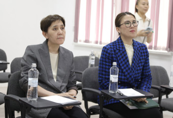 Тамара Дүйсенова Қазақ ұлттық қыздар педагогикалық университетінің қызметімен танысты