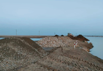 Құлсарыда су тасқынында бұзылған 10 шақырым жол қалпына келтіріледі