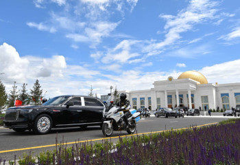 Кортеж из 40 машин, сопровождающих Си Цзиньпина, удивил соцсети