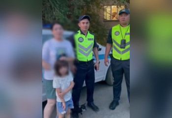 В Уральске сотрудники полиции нашли пропавшую 4-летнюю девочку